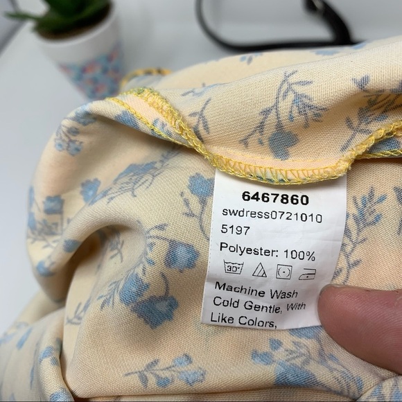 Women's Ruffle Trim Knot Front Ditsy Floral Dress - Picture 7 of 7